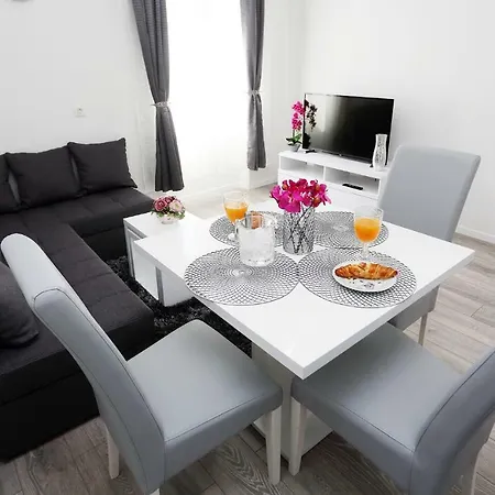 Apartament Marinela *