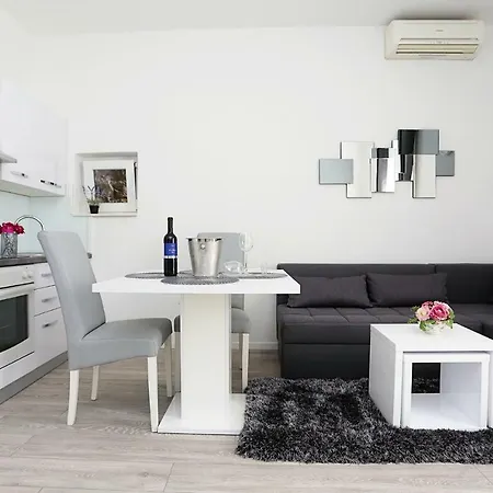 Apartman Marinela * Split